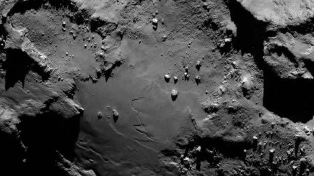 Rosetta spacecraft orbits comet 