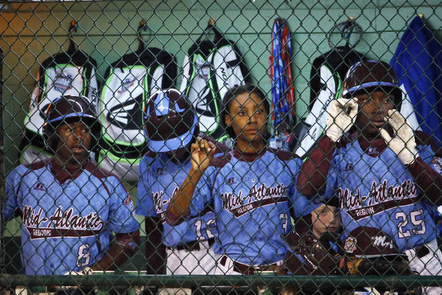 Mo'ne Davis gets another magazine cover, is named Sports Illustrated's  'SportsKid of the Year