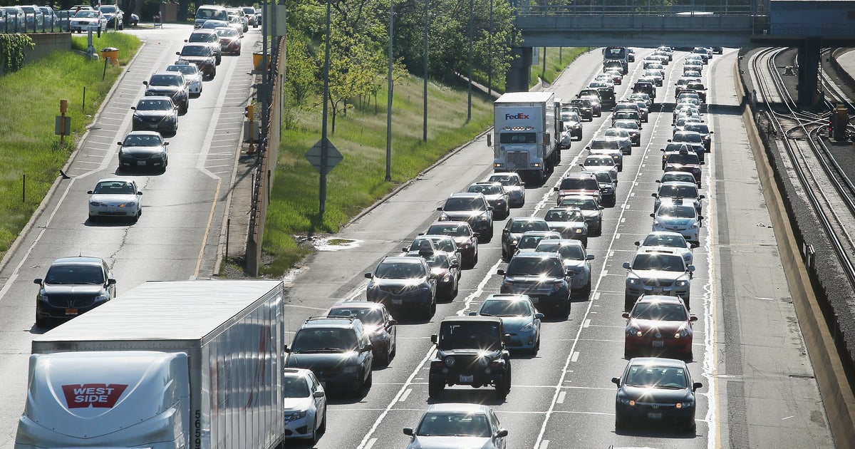 The surging ranks of super-commuters - CBS News