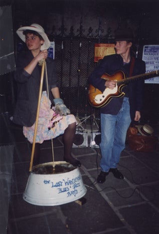madeleine-peyroux-busking-paris-02.jpg 