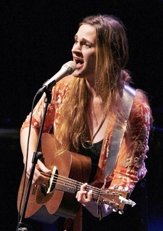 madeleine-peyroux-75799879.jpg 
