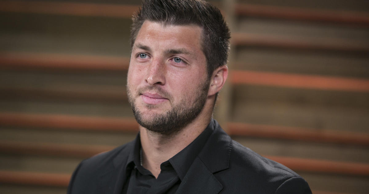 Tim Tebow visits high school teammate wounded in Orlando shooting