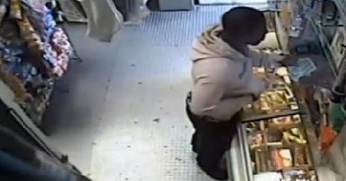 Cops: Man robs Philadelphia market using concealed banana as gun - CBS News