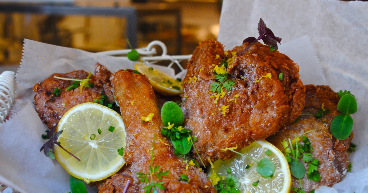 Jeff McInnis serves up fried chicken on THE Dish - CBS News