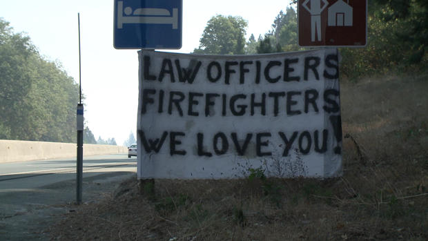 residents-near-the-king-fire-thank-police-and-firefighers.jpg 