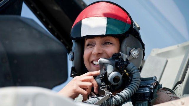 united-arab-emirates-female-pilot.jpg 