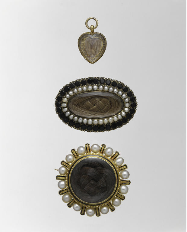 01212-brooches-1850-and-1858.jpg 