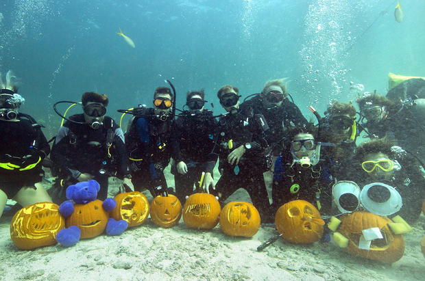 underwater-pumpkin-carving-3.jpg 