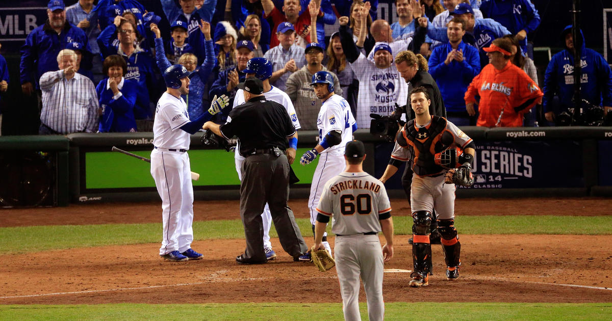 Baseball: Kansas City Royals held on to beat the San Francisco Giants 3-2  in Game Three of World Series, News News