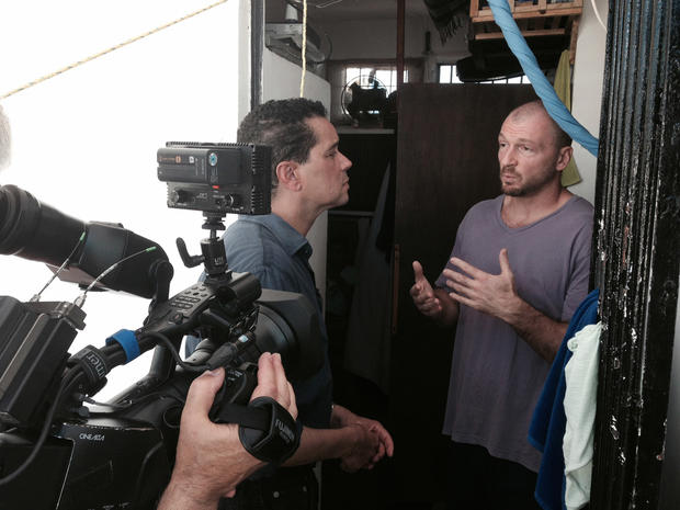 "48 Hours" correspondent Troy Roberts interviews Bruce Beresford-Redman at Cancun's Benito Juarez Prison. 
