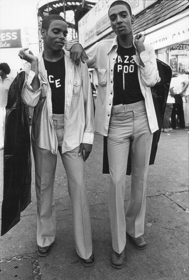 brothers-with-their-vines-coney-island-ny-1976.jpg 