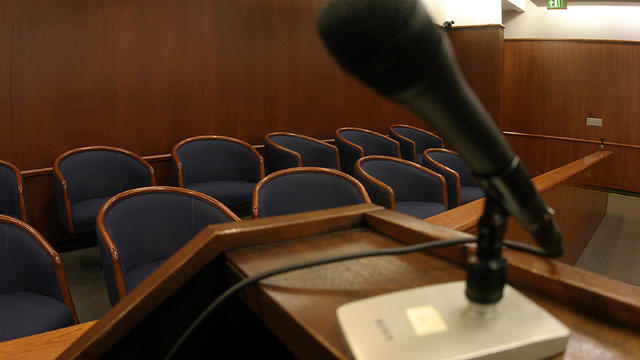 crime-court-witness-mic.jpg 