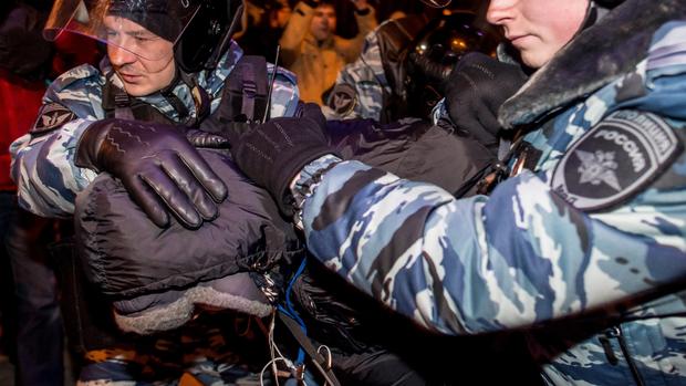 Protests put down in Russia after dissenter sentenced 
