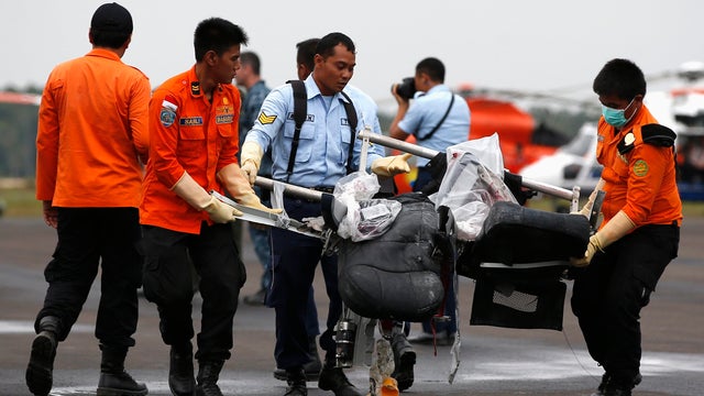airasiawreckage.jpg 
