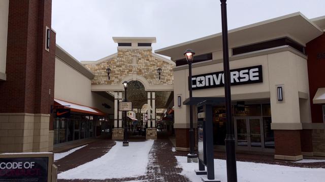 outlet-stores.jpg 