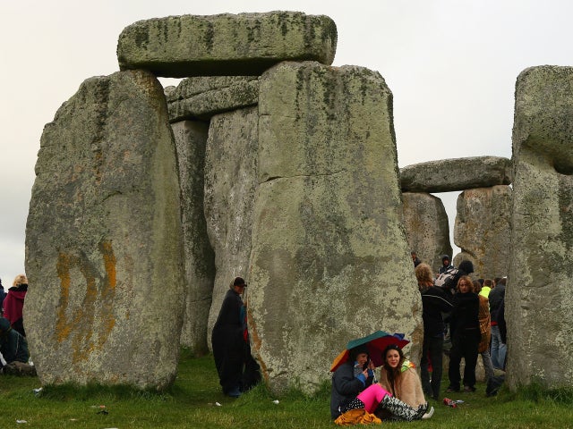 stonehenge-74844014.jpg