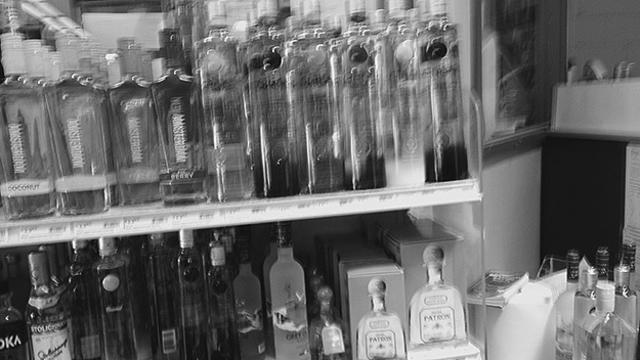 liquor-store-franklin-mills-bw-_glovas.jpg 