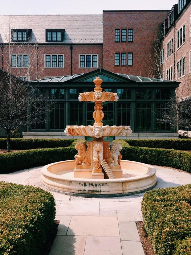 The beautiful fountain behind the Royal Park Hotel in the gardens. (Credit, Michael Ferro) 
