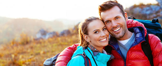 travel hiking clothing couple smiling 610 