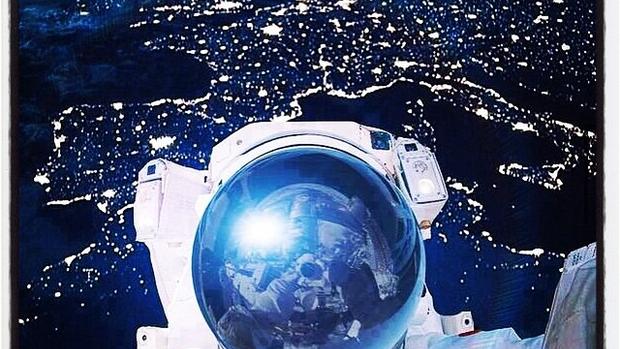 Out-of-this-world astronaut selfies 
