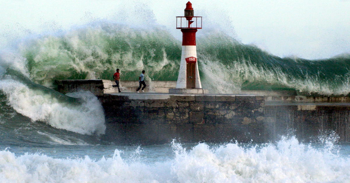 big wave surfing lighthouse