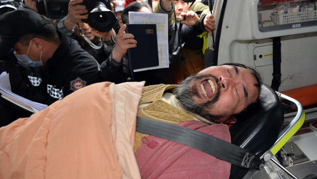 Kim Ki-jong, a member of a pro-Korean unification group who attacked the U.S. ambassador to South Korea, Mark Lippert, at a public forum, is carried on a stretcher off an ambulance as he arrives at a hospital in Seoul March 5, 2015. 