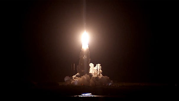 031215launch1.jpg 