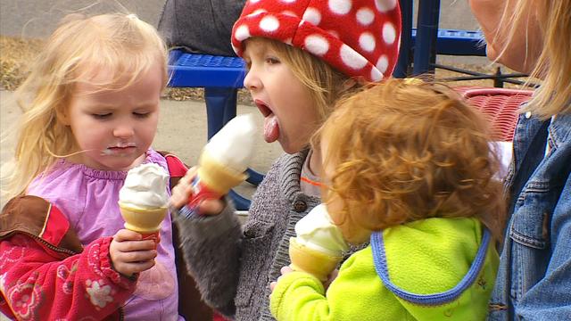 cute-kids-eating-dairy-queen-ice-cream.jpg 
