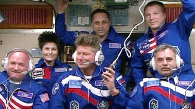 iss-crew.jpg 