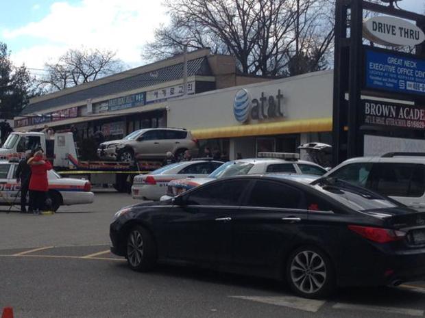 Car Crashes Into AT&amp;T Store In Great Neck 