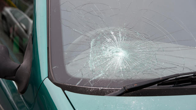 broken-windshield.jpg 