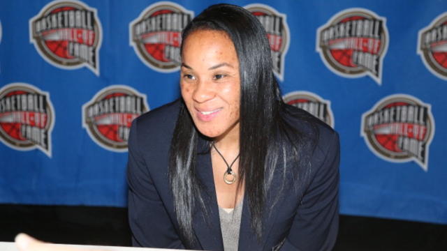 Dawn Staley honors late basketball coach John Chaney with outfit