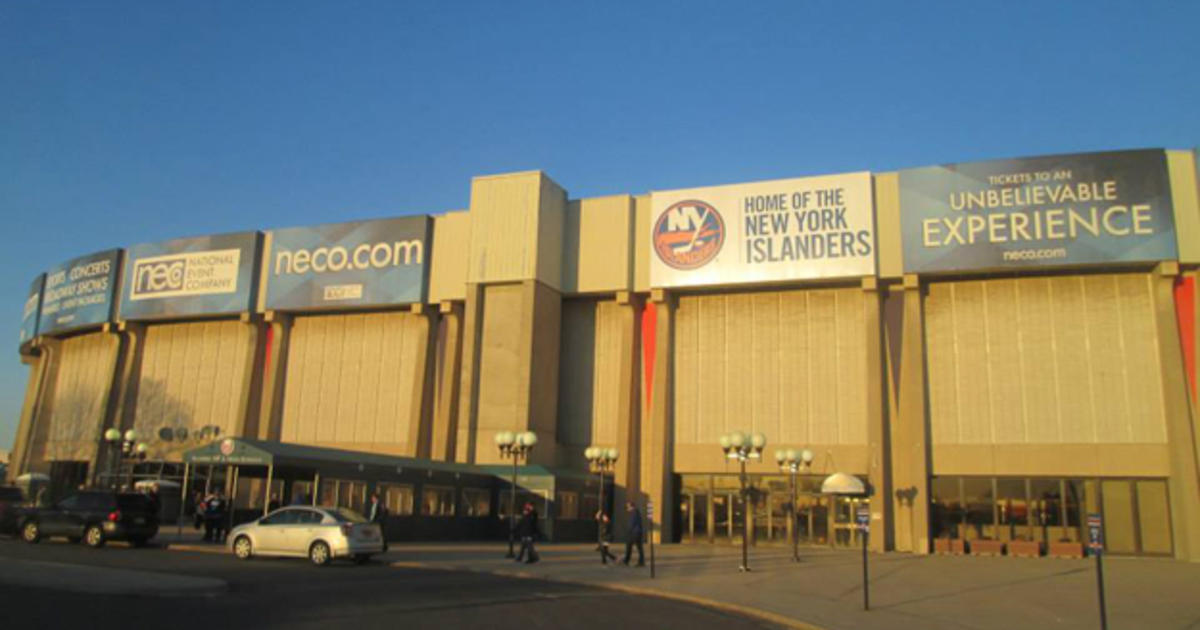 Islanders Fans Bid Farewell To Nassau Coliseum At Last Regular Season