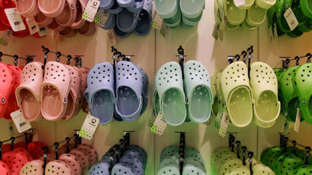 crocs-1.jpg 