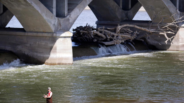 low-head dam 