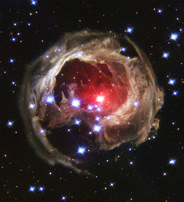 Light Echo Illuminates Dust Around Supergiant Star 