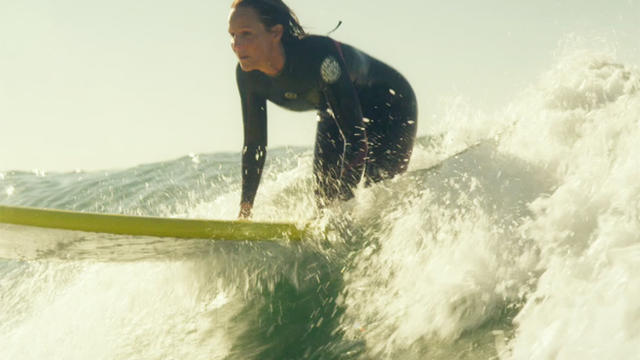 ride-helen-hunt-surfing-promo.jpg 