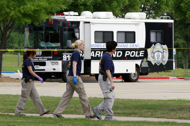 Two Gunmen Killed Outside Mohammed Cartoon Contest Event In Texas 