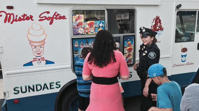 camden-police-free-ice-cream.jpg 