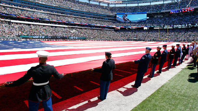 jets-metlife-stadium-military-american-flag.jpg 