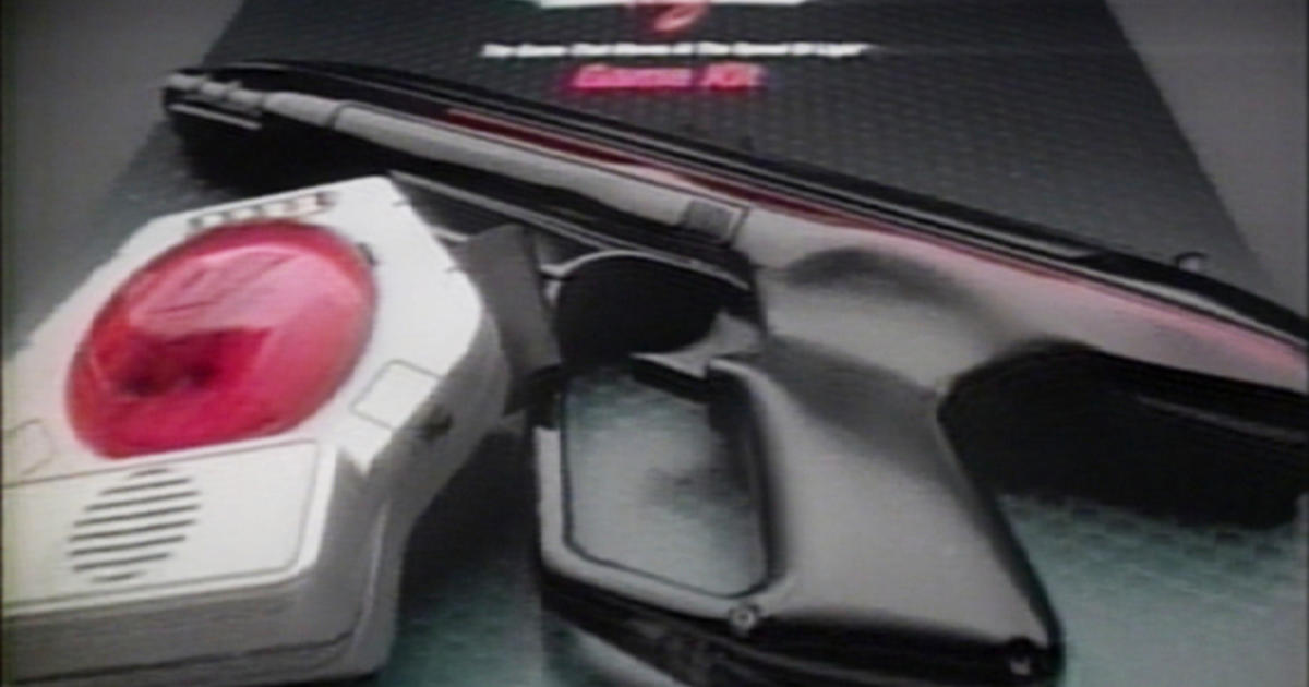 Jogador Número 1 - Item - arma de Lazer Tag (1986) O laser tag foi bem  popular na decada de 80 nos EUA, um jogo com armas que disparam feixes  infravermelho em