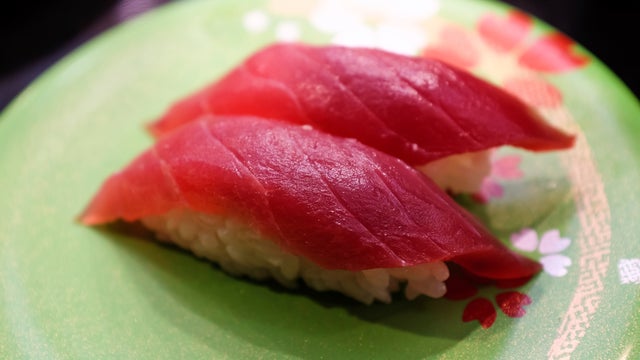 tuna sushi 