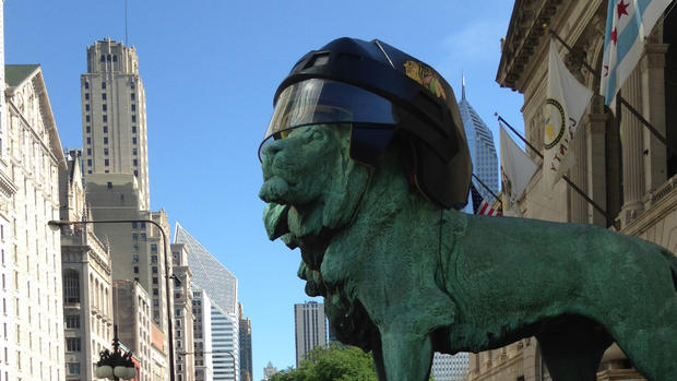 lion-blackhawks-helmet-2.jpg 