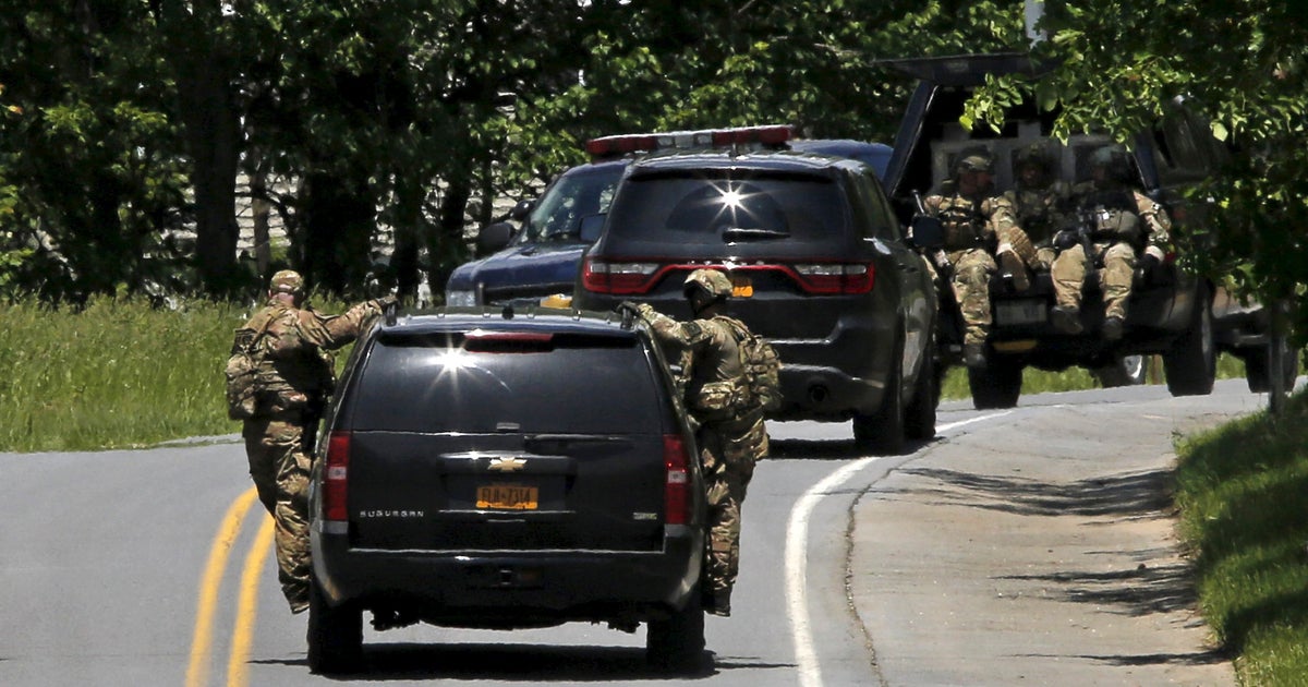 Potential breakthrough in manhunt for escaped killers - CBS News