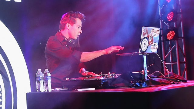 mark-ronson-2015-promo-466358012.jpg 