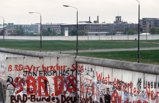 berlin-wall-gettyimages-169708251.jpg 