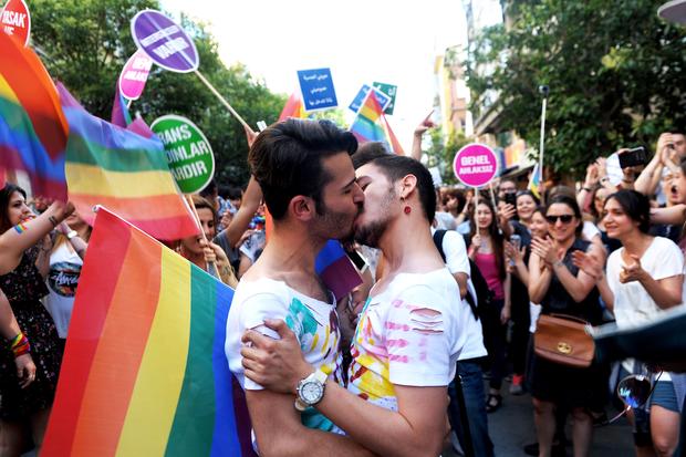 TURKEY-HOMOSEXUALITY-RIGHTS-GAY-PARADE-DEMO 