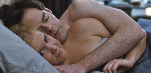 amy-schumer-trainwreck-bed.jpg 