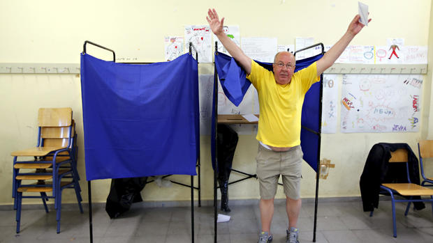 Greece votes yes or no 