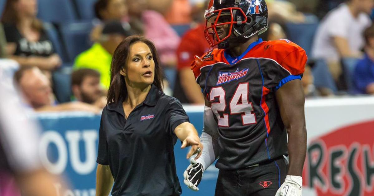 Jen Welter hired by Arizona Cardinals as assistant coach - ESPN